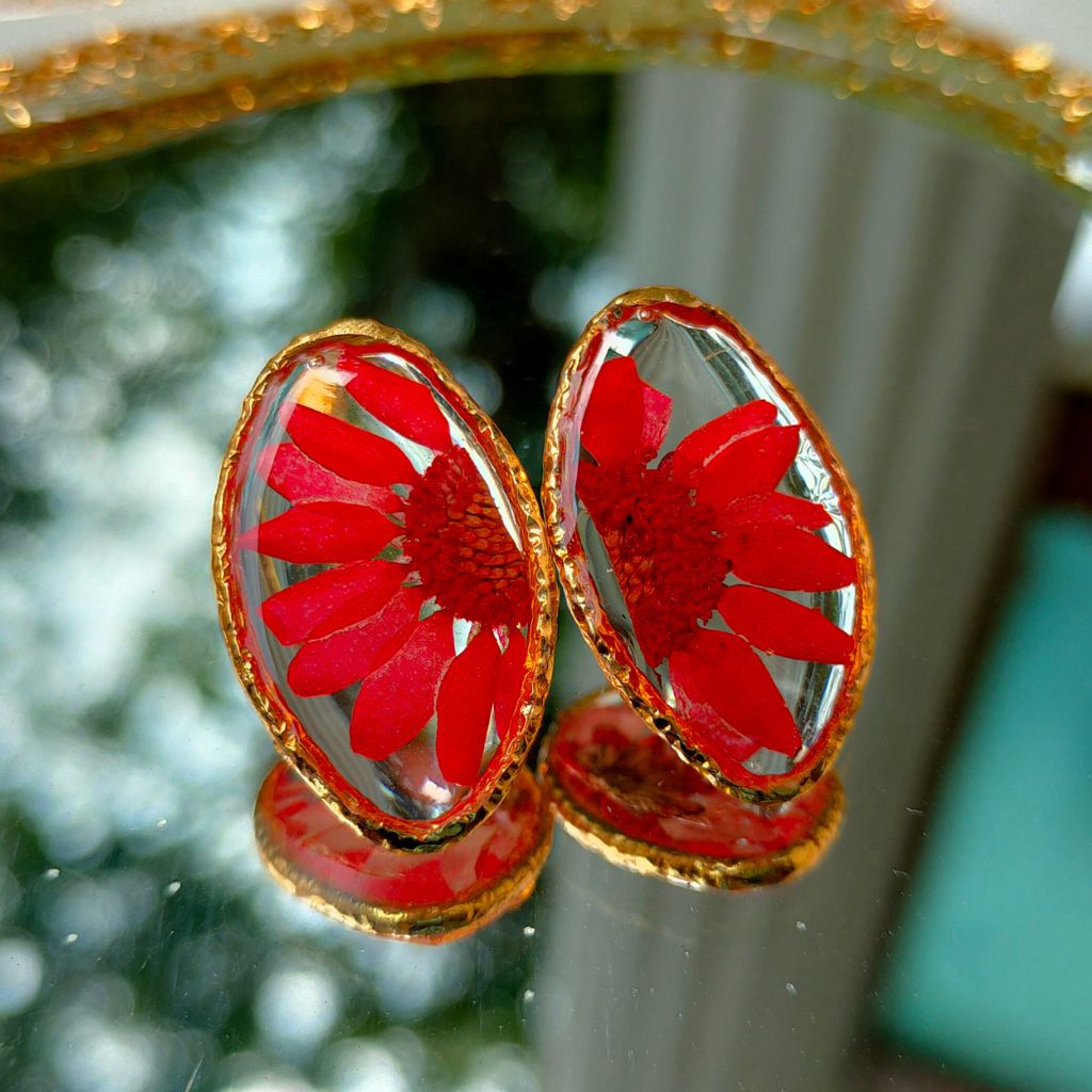 Tamed Flames Stud Real Dried Flower Earrings - myBageecha