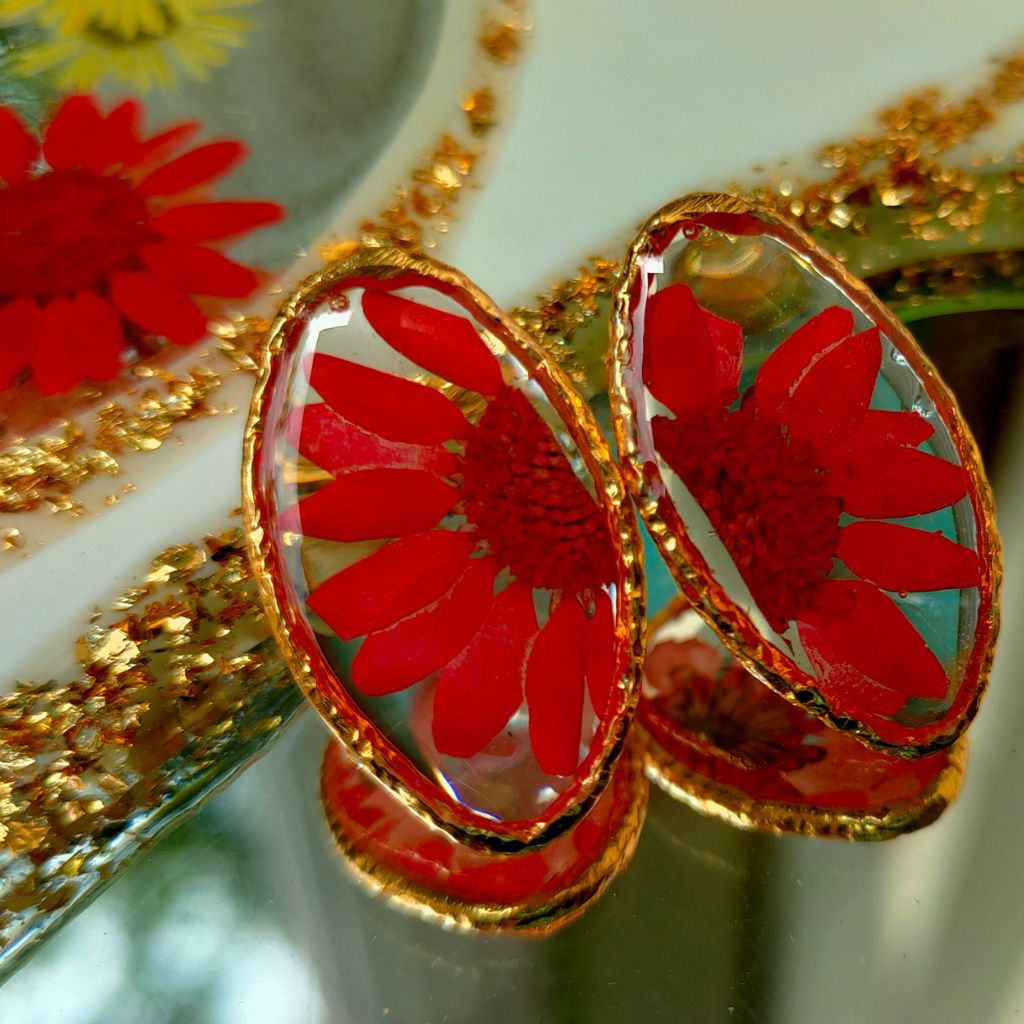 Tamed Flames Stud Real Dried Flower Earrings - myBageecha
