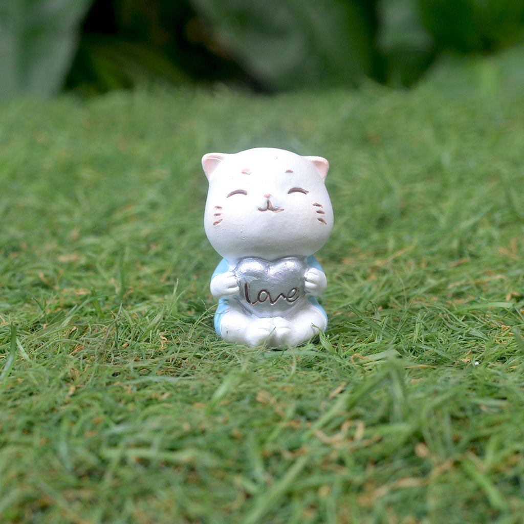 Miniature Cat Holding Love Sign Decor - myBageecha