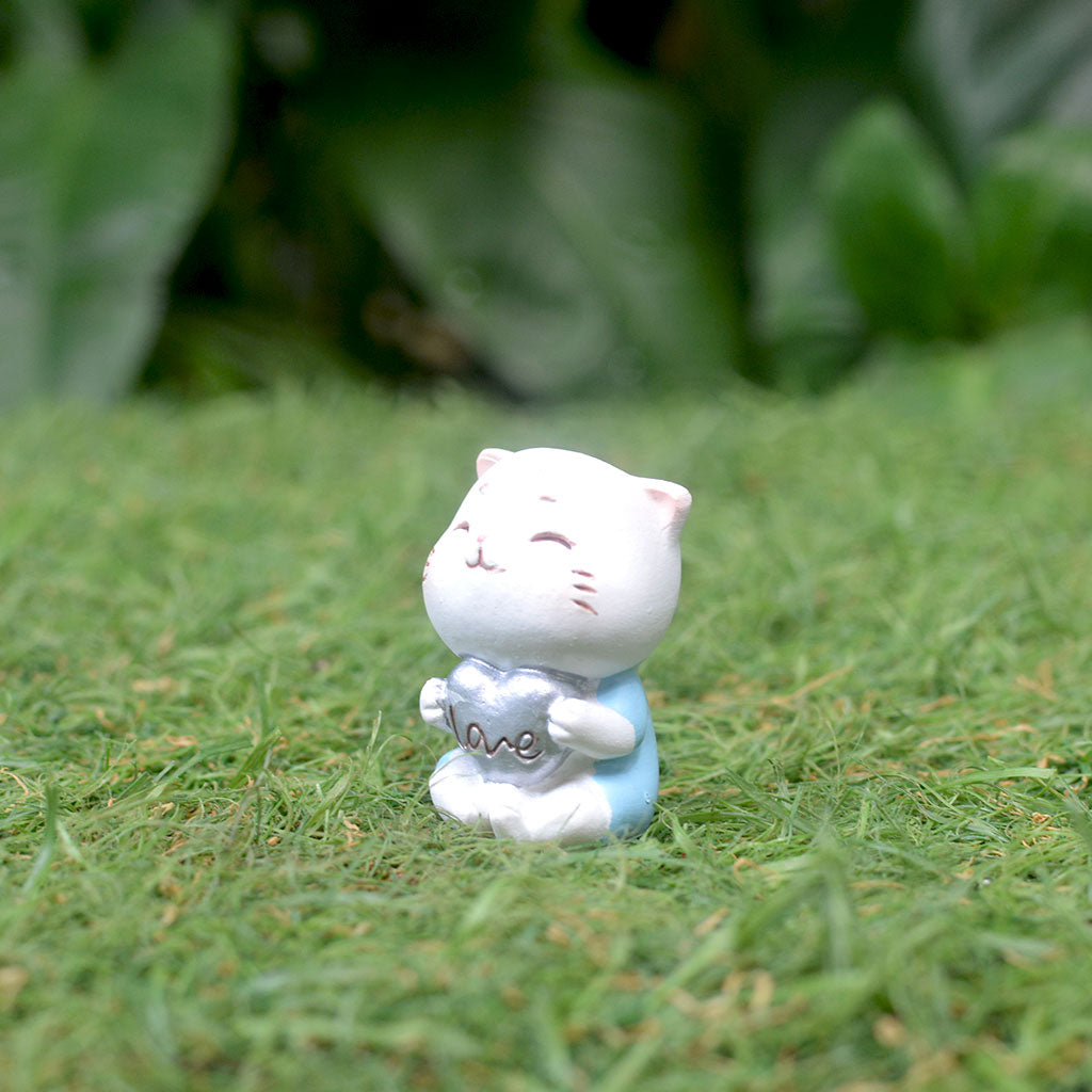Miniature Cat Holding Love Sign Decor - myBageecha