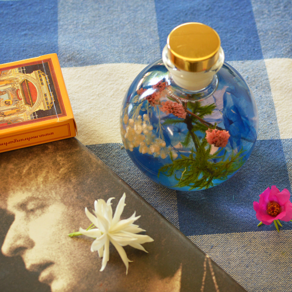 Coastal Zephyr Preserved Flower Tabletop on table – breezy seaside décor accent. Great for decor on tables and office spaces