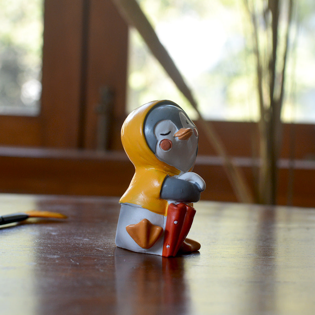 Miniature Dancing Penguin with Umbrella – Cute Resin Decor for Gifts