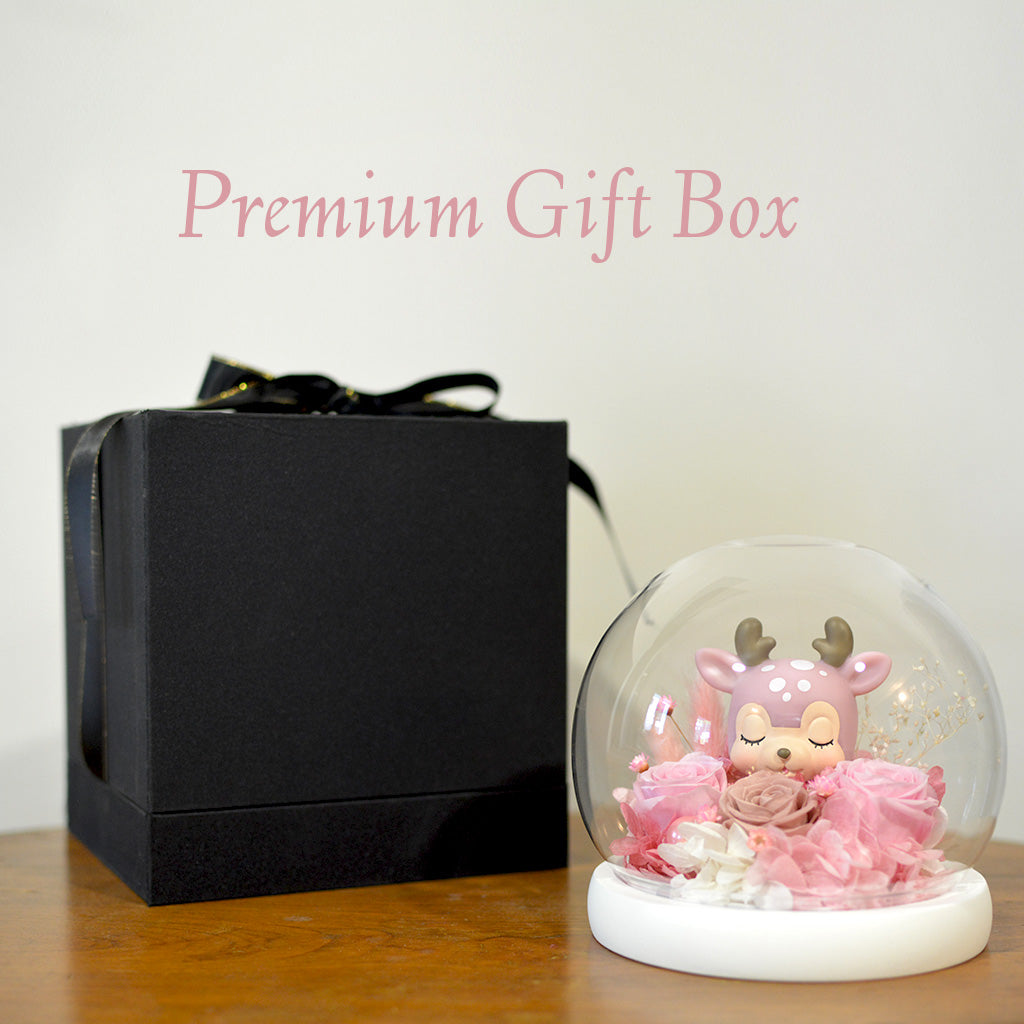 A romantic preserved décor composition presented beautifully for heartfelt gifting.