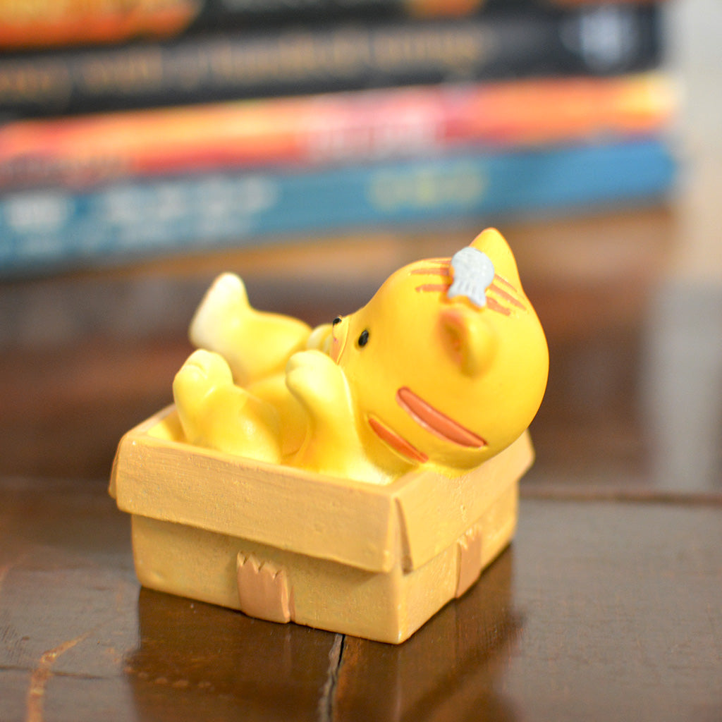 Miniature Kitten in Box Decor – Terrarium & Fairy Garden Miniature cute kitty resin prop