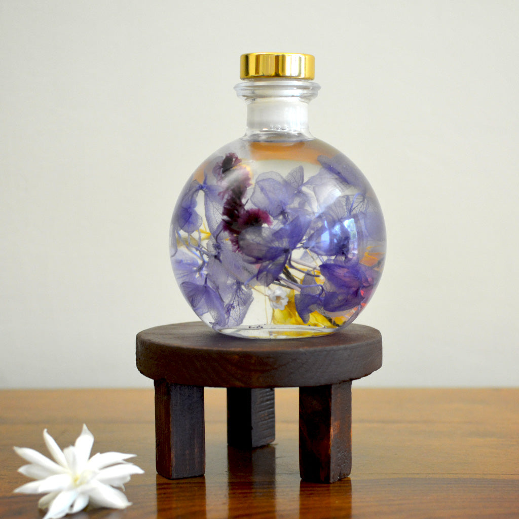 Plum Streak Preserved Flower Tabletop on circular stand – stylish and vibrant preserved display.