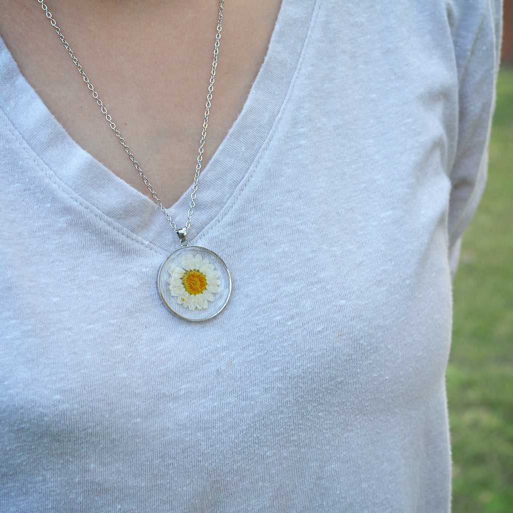 Women wearing Retro Classic floral Necklace