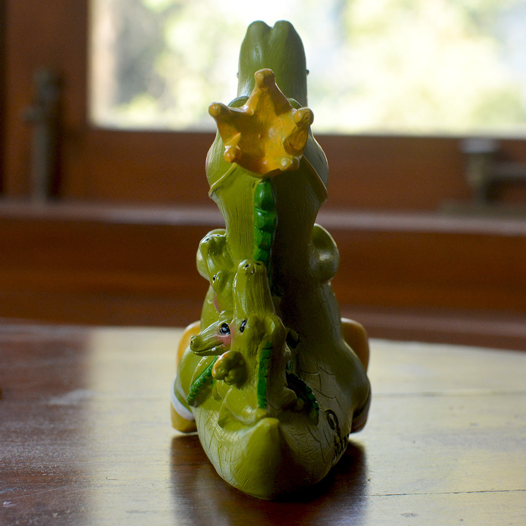 Miniature Royal Crocodile Family – Cute Decor for Gardens & Gifts