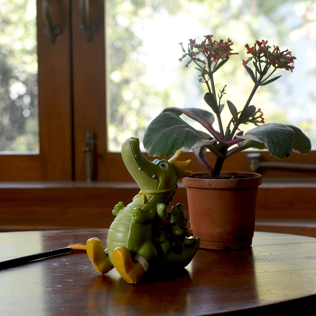 Miniature Royal Crocodile Family – Cute Decor for Gardens reptile family miniature