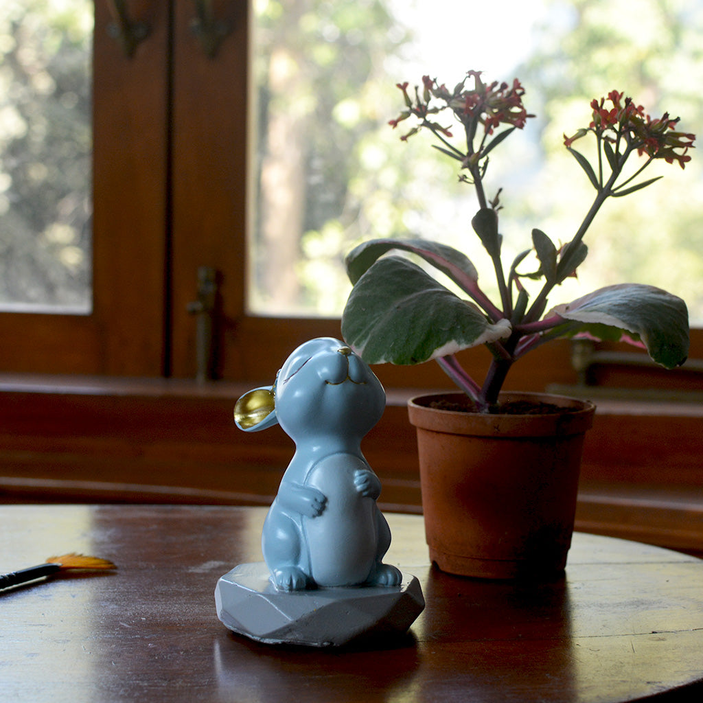 Miniature Sniffing Rabbit – Cute Resin Bunny Decor resin rabbit accessory