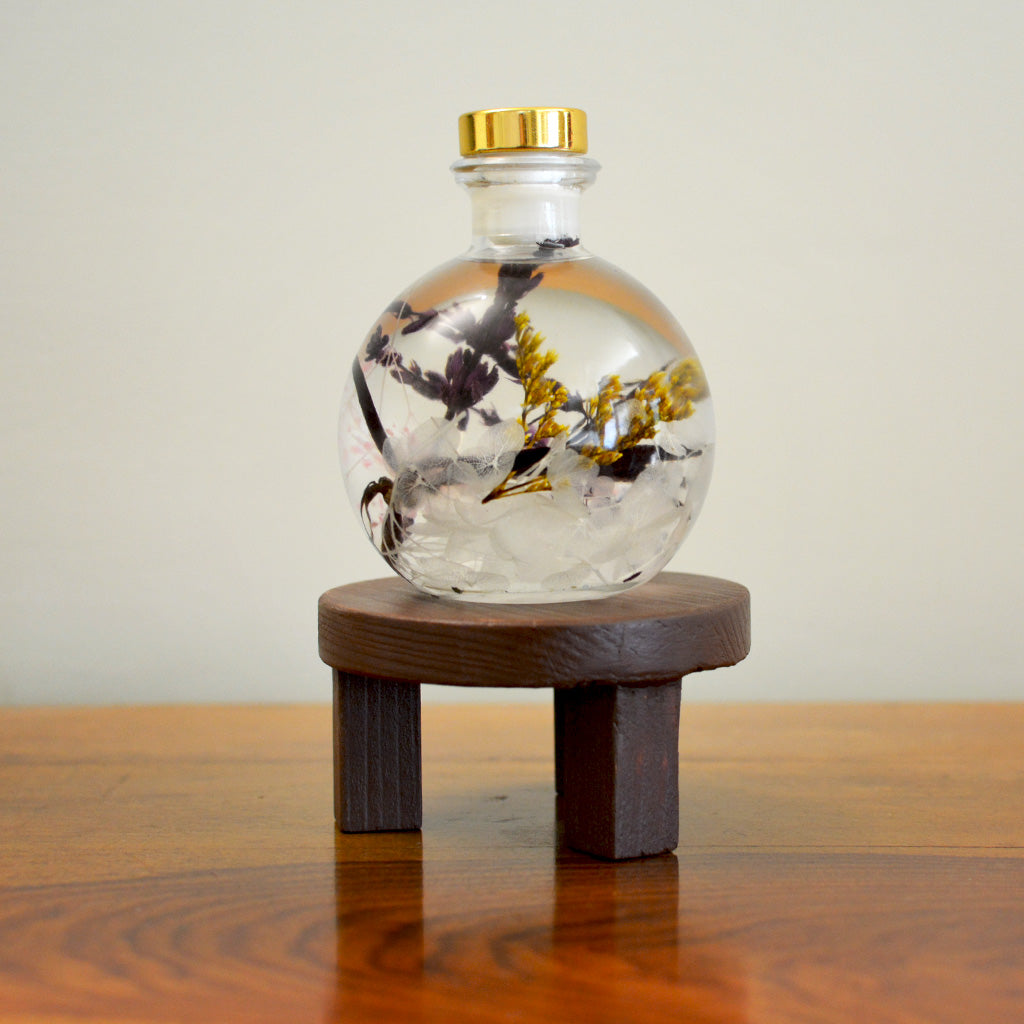 Snowdrop Lavender Preserved Flower Tabletop on circular stand – subtle, calming preserved décor piece.