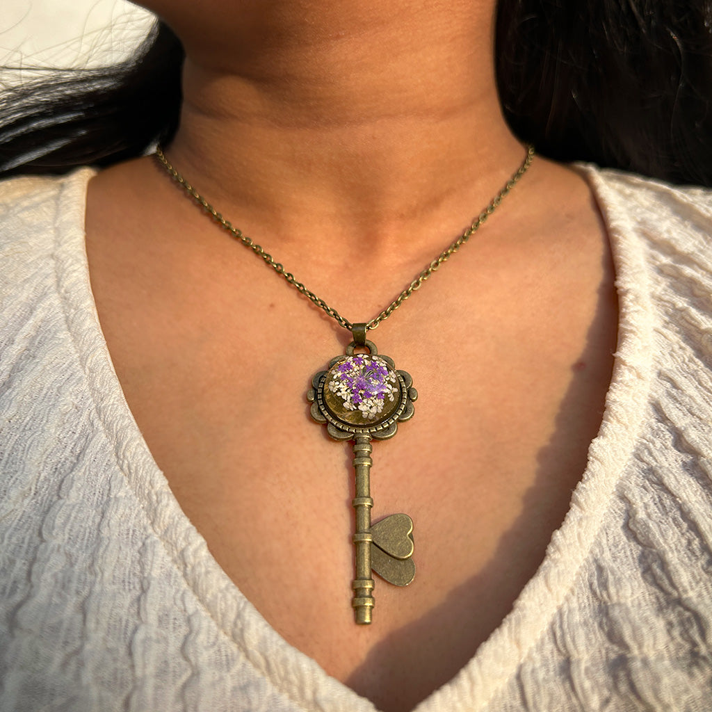 Thistle Cue Real Dried Flower Necklace