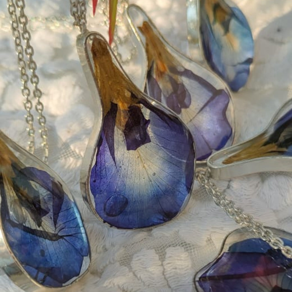 Conspicuous Peaflower Real Dried Flower Necklace - myBageecha