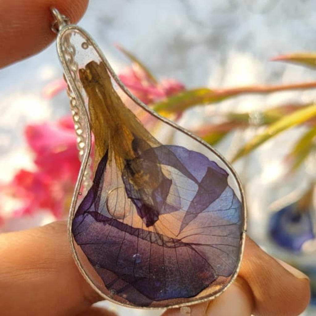 Conspicuous Peaflower Real Dried Flower Necklace - myBageecha