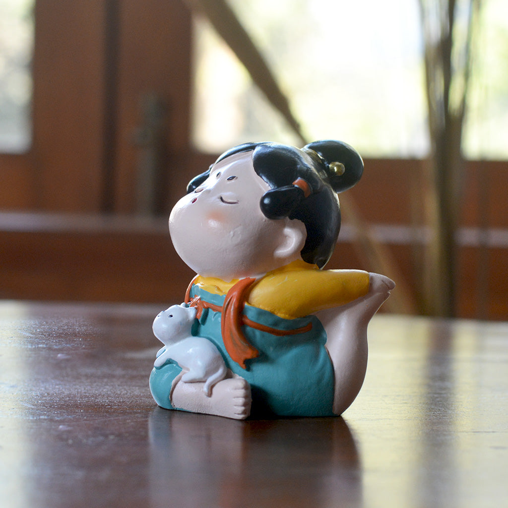 Miniature Yoga Woman with Cat – Peaceful Resin Decor for Any Space