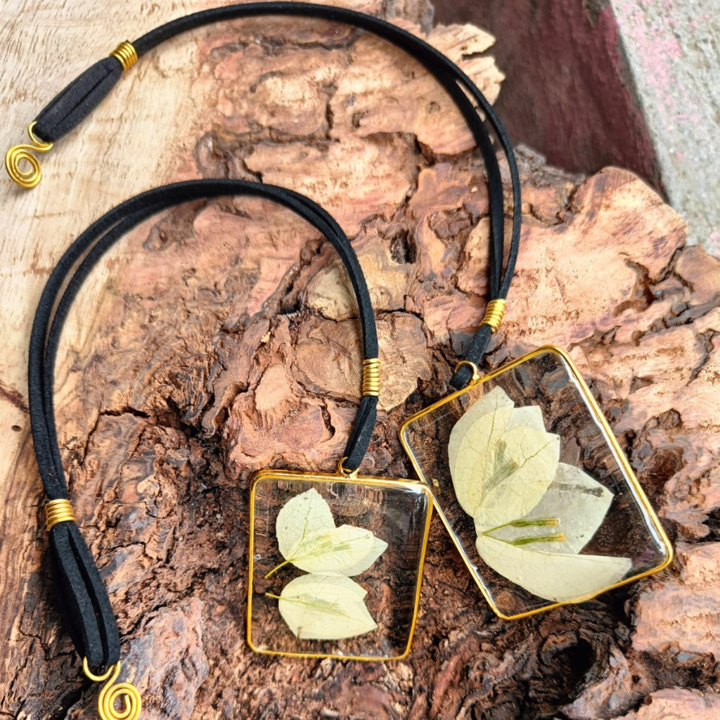 Enclosed Ease Bookmark - myBageecha