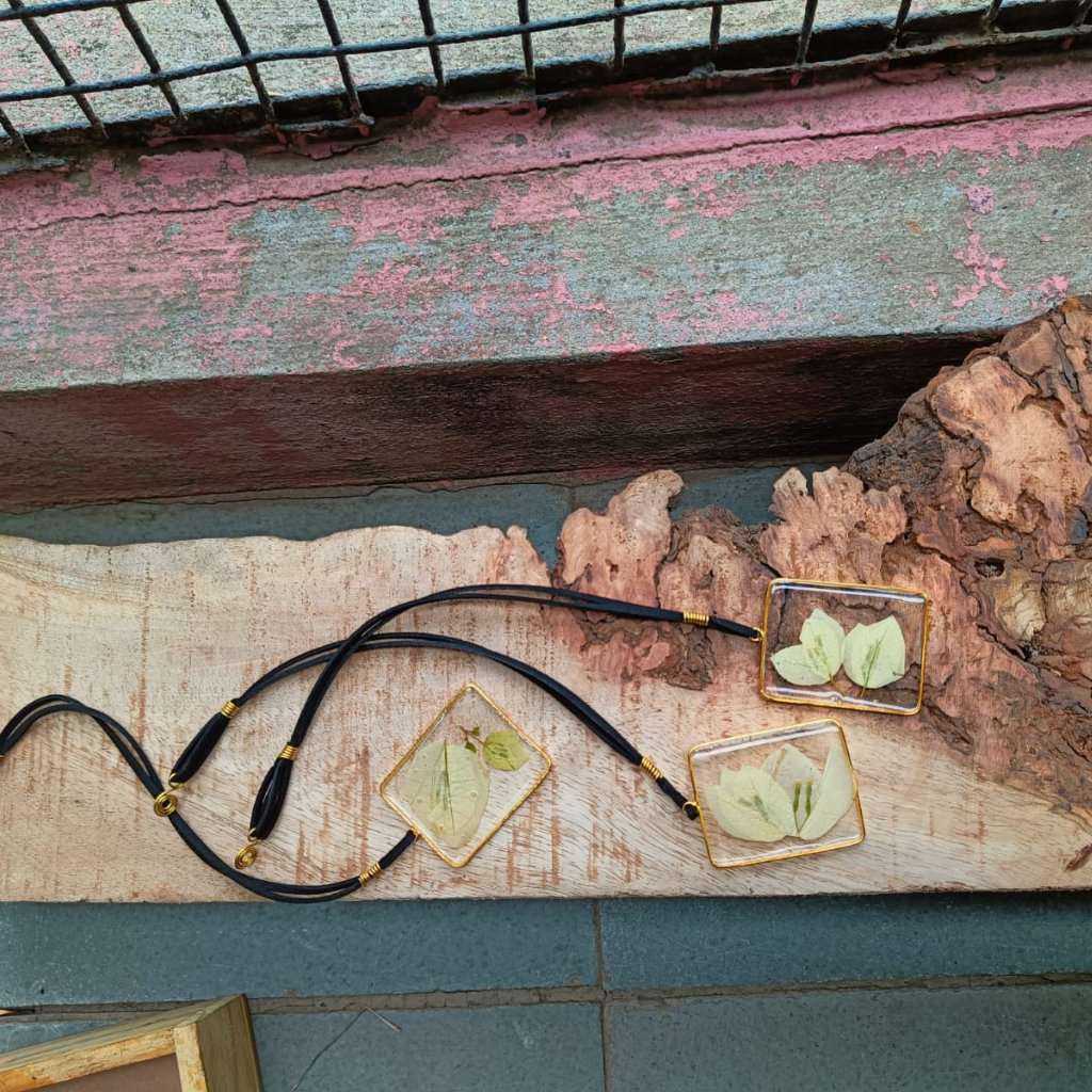 Enclosed Ease Bookmark - myBageecha