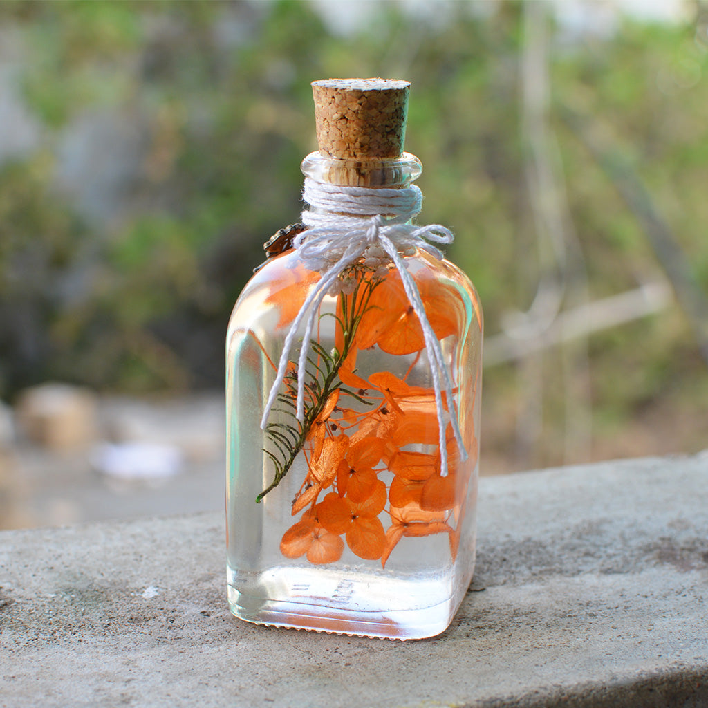 A fresh burst of citrus-toned brightness, ideal for energizing indoor moods.