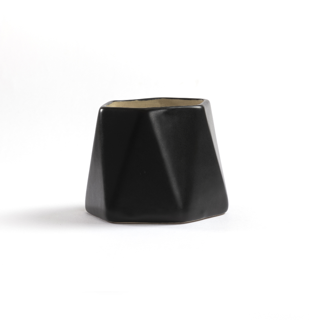 Mila Ceramic Planter – Pitch Black – myBageecha