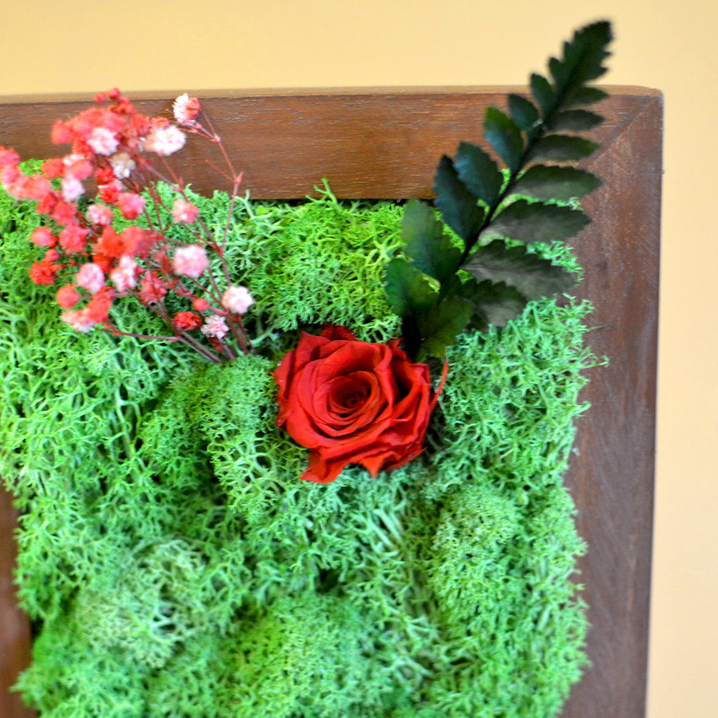 Handcrafted red blooms and moss – textured décor