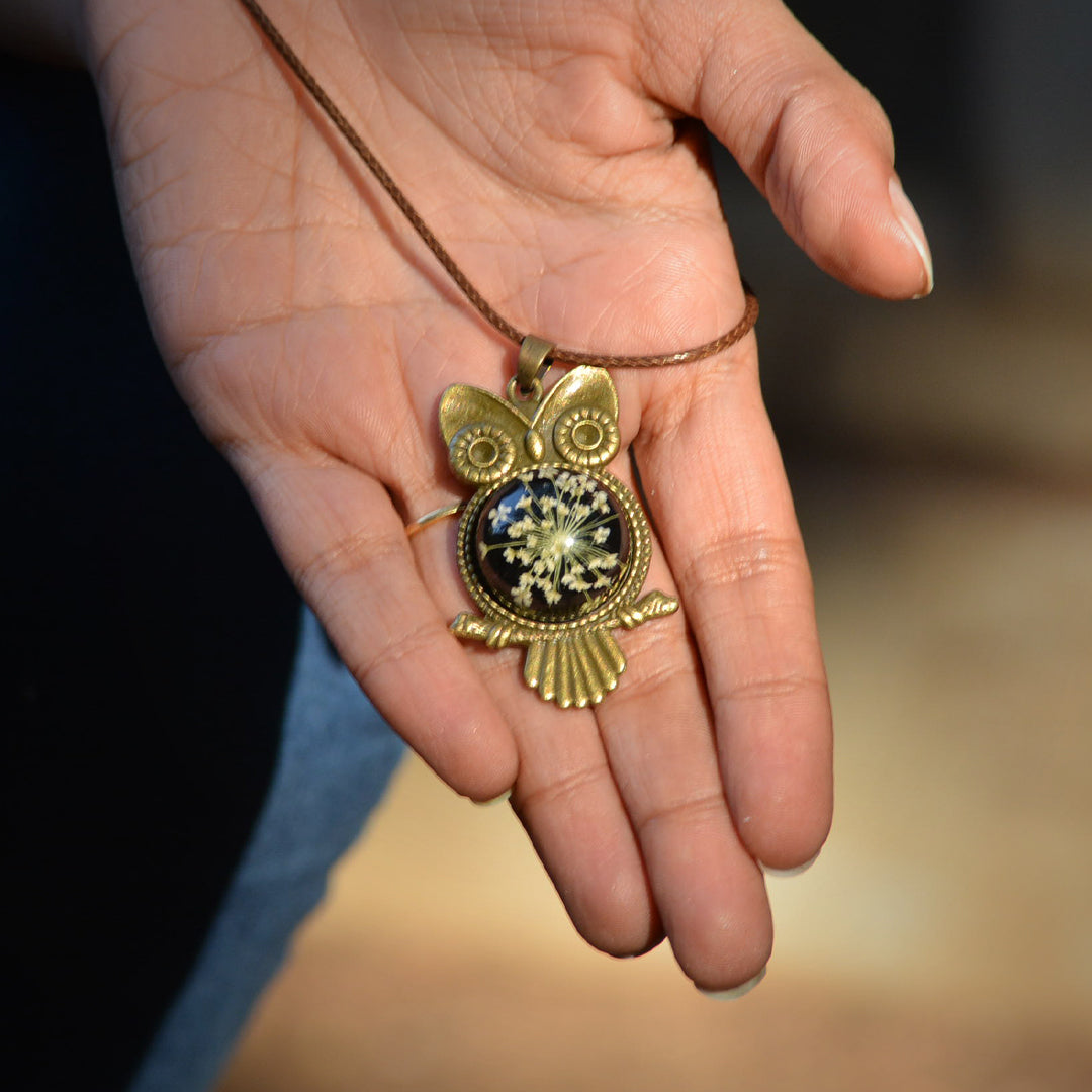A Starry Hoot Real Dried Flower Necklace - myBageecha