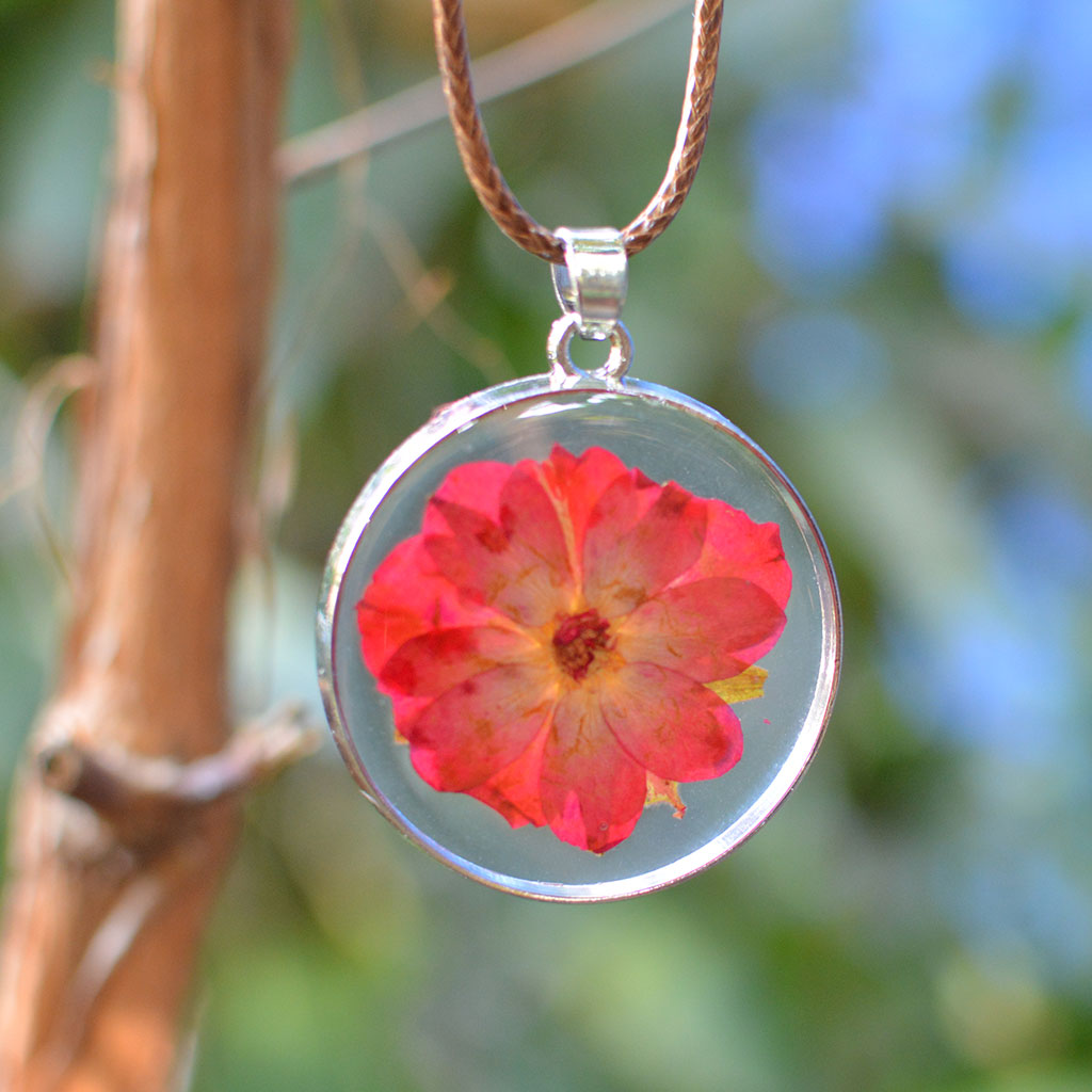A Wild Rouge Real Dried Flower Necklace - myBageecha