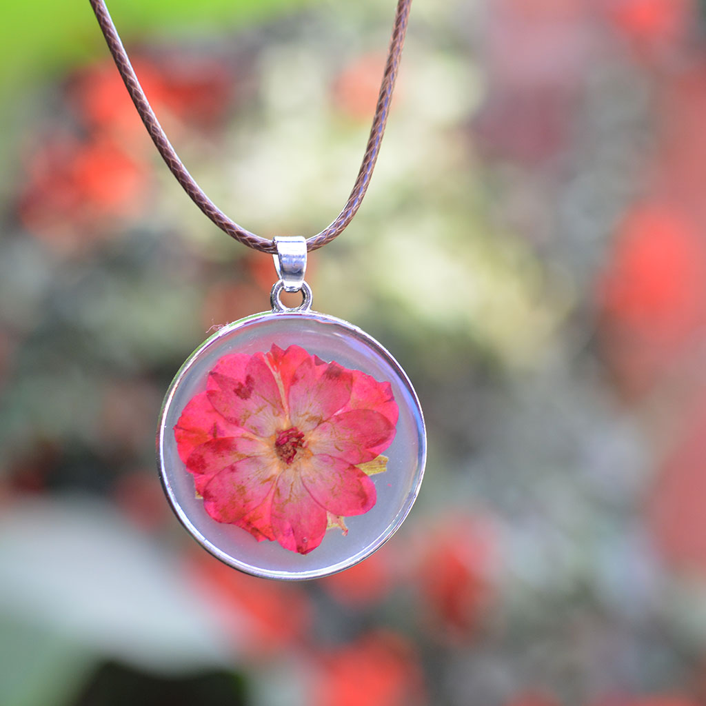 A Wild Rouge Real Dried Flower Necklace - myBageecha