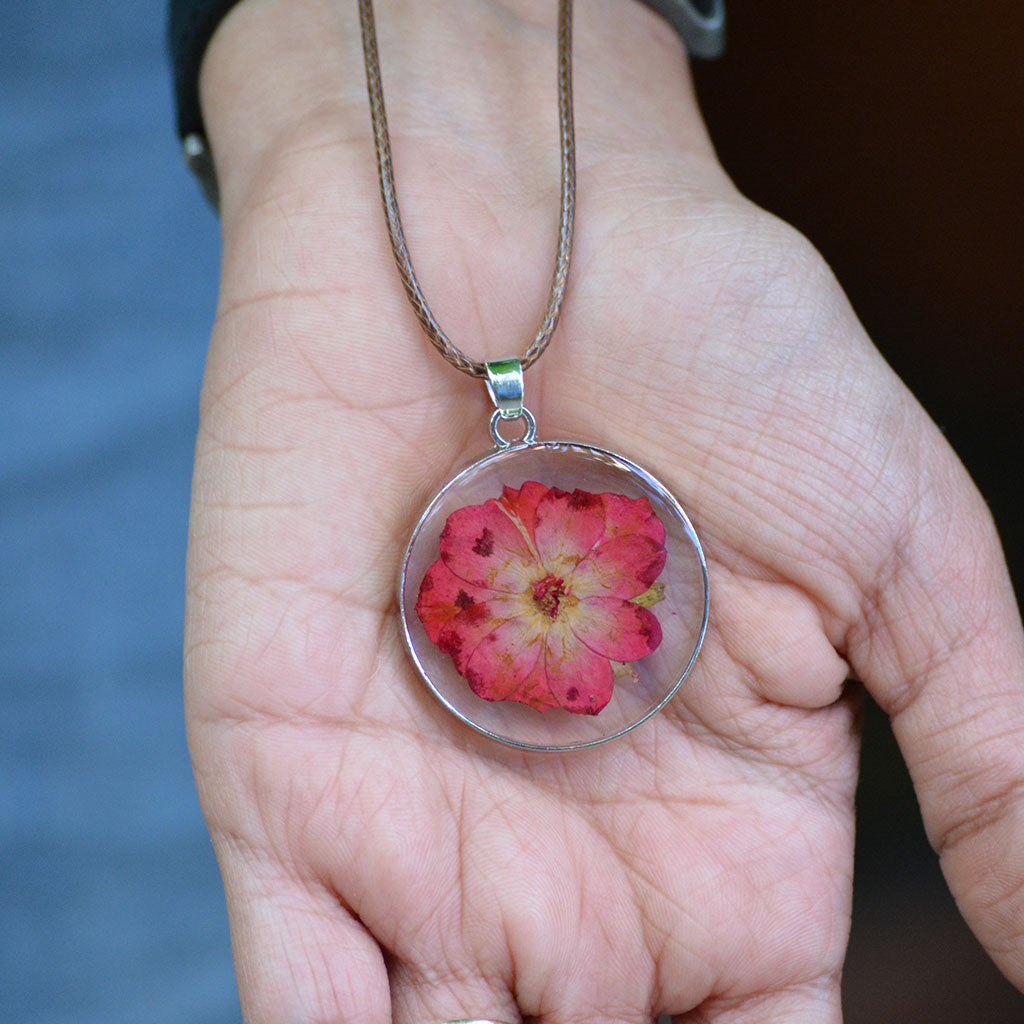 A Wild Rouge Real Dried Flower Necklace - myBageecha