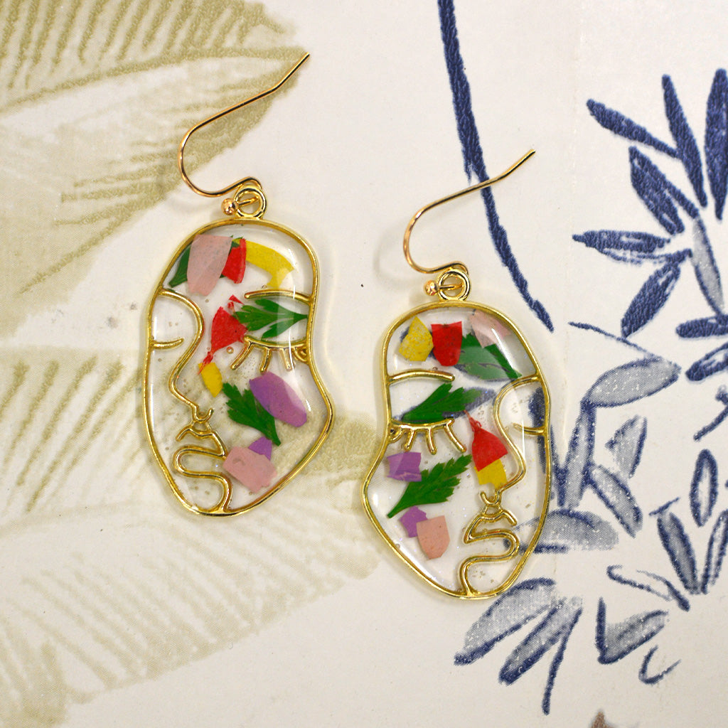 Arresting Visage Real Dried Flower Earrings - myBageecha