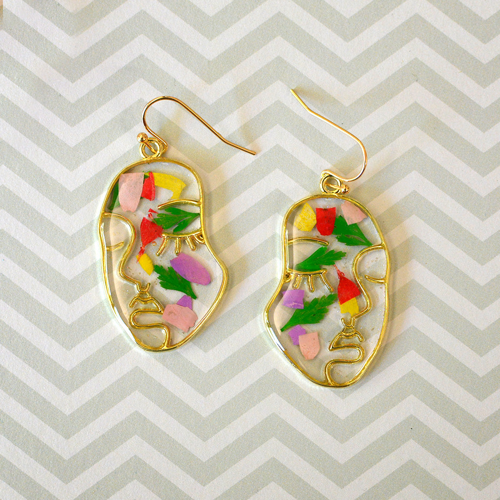 Arresting Visage Real Dried Flower Earrings - myBageecha