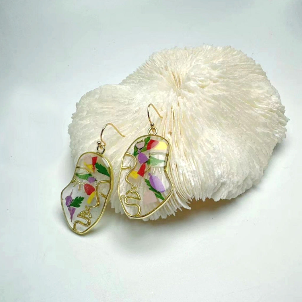 Arresting Visage Real Dried Flower Earrings - myBageecha
