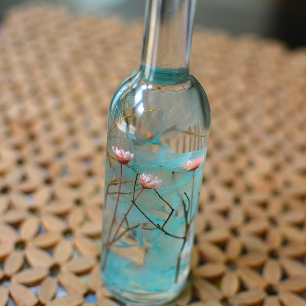 A gentle sky-inspired arrangement bringing freshness, lightness, and calm into interiors.