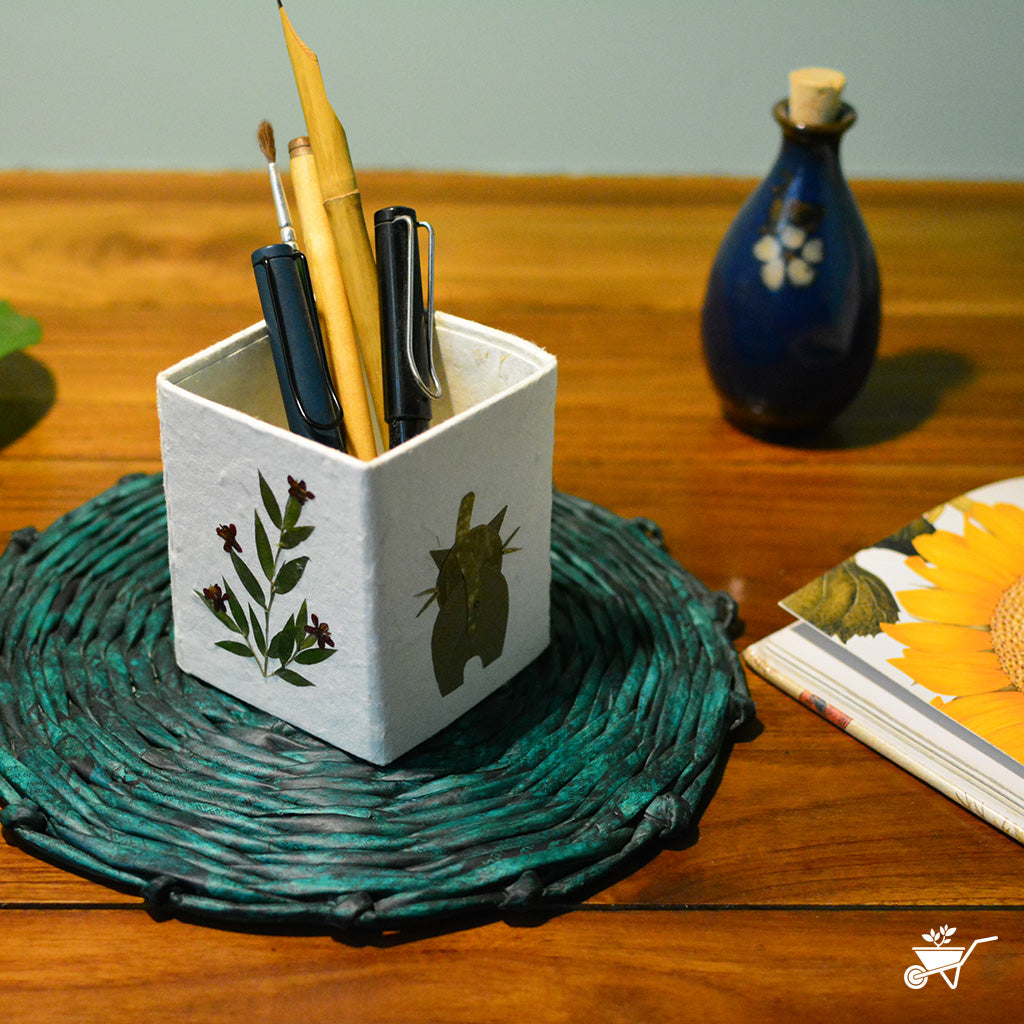 Catty Stroll Pen Stand - myBageecha