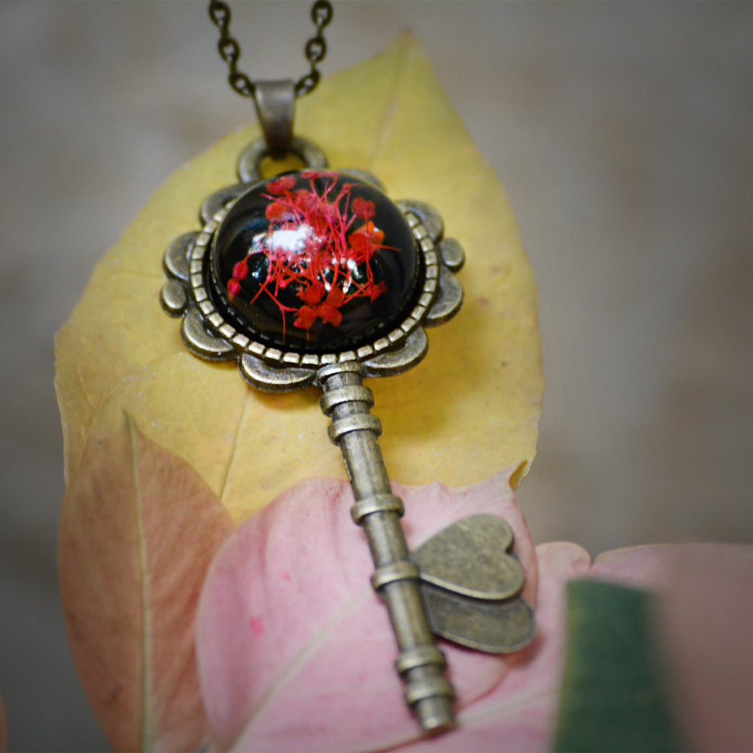 Dainty Cue Real Dried Flower Necklace - myBageecha