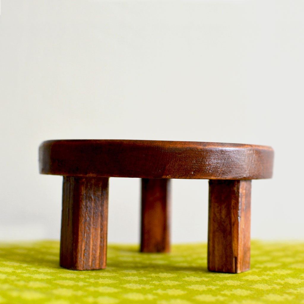 Dish of Bliss Tabletop Stand by myBageecha – round stand for displaying preserved flower bottles.