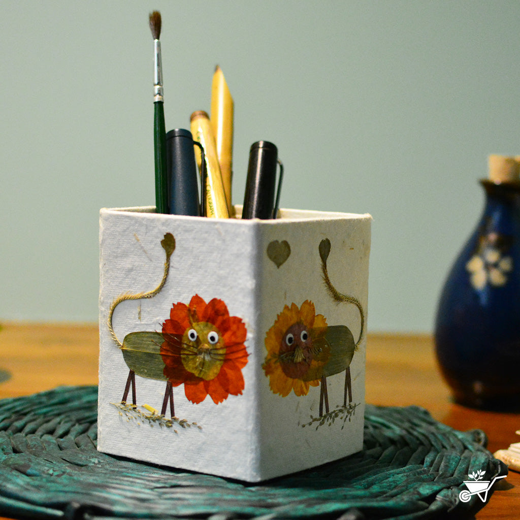 Enamouring Lion Pen Stand - myBageecha