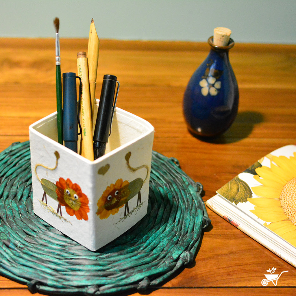 Enamouring Lion Pen Stand - myBageecha