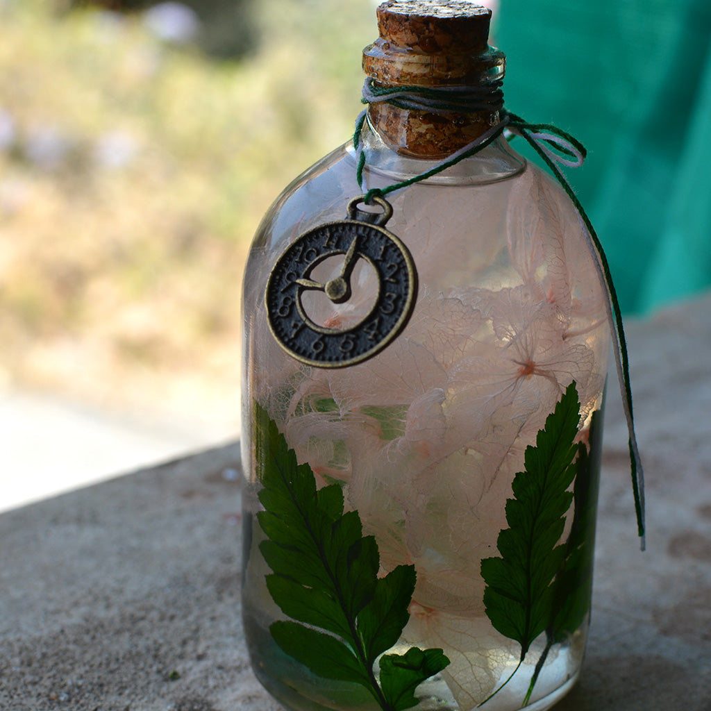 A timeless preserved floral composition that brings natural stillness and beauty indoors.