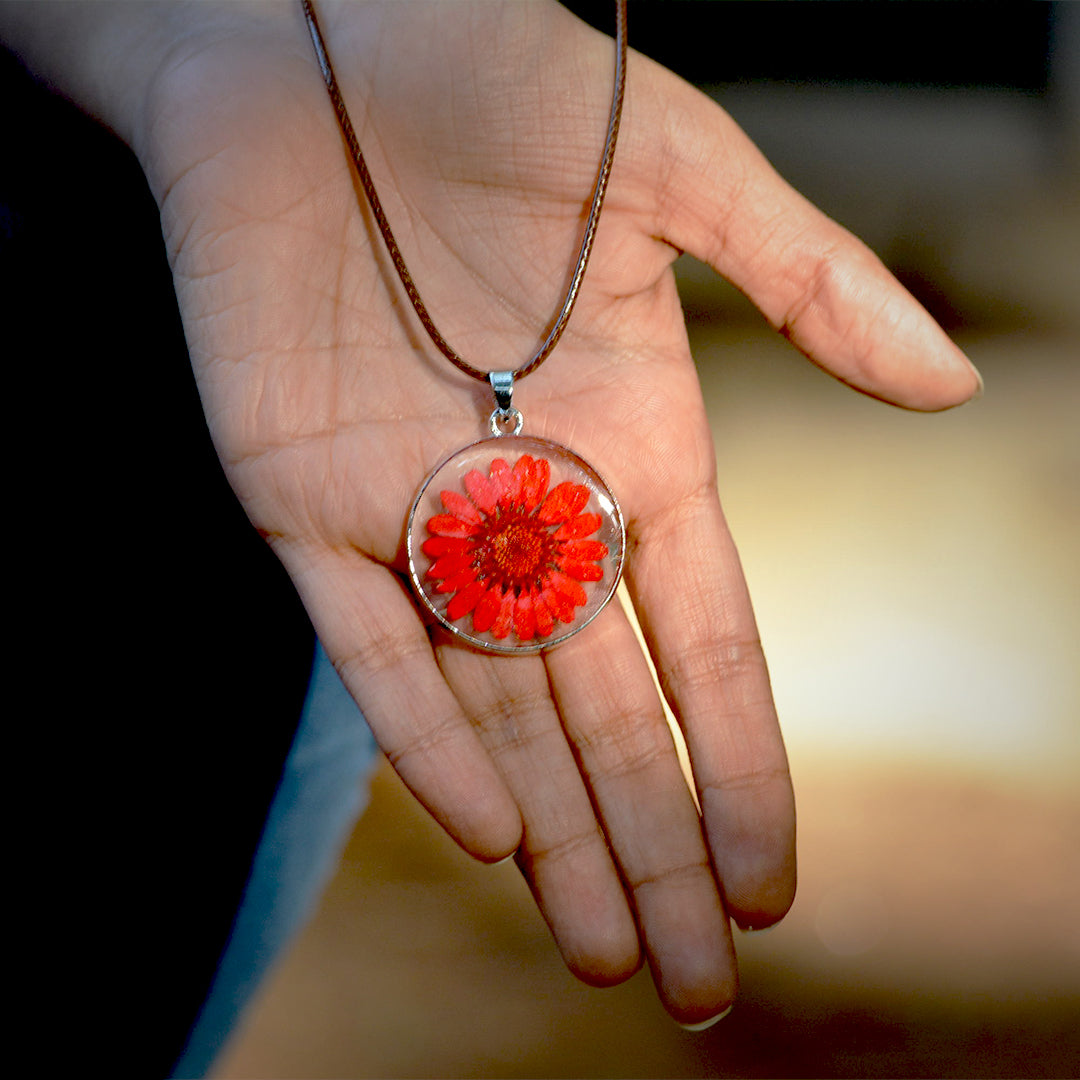 Scarlet Story Real Dried Flower Necklace - myBageecha