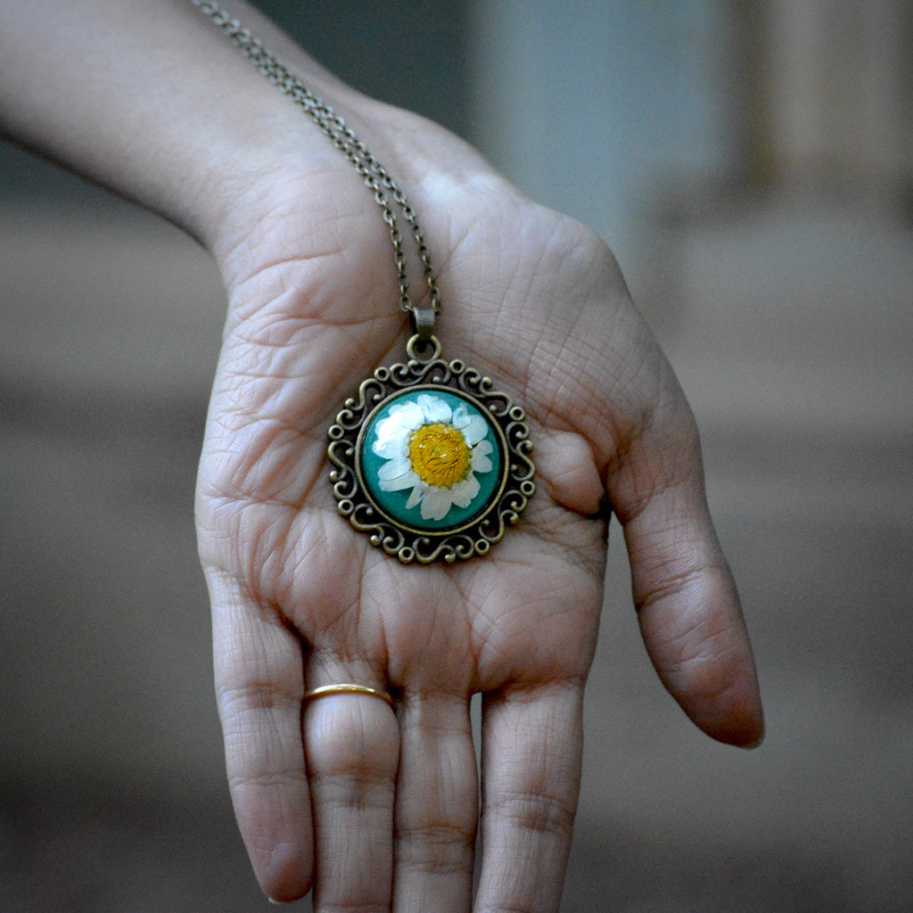 Frosted Daisy Real Dried Flower Necklace - myBageecha