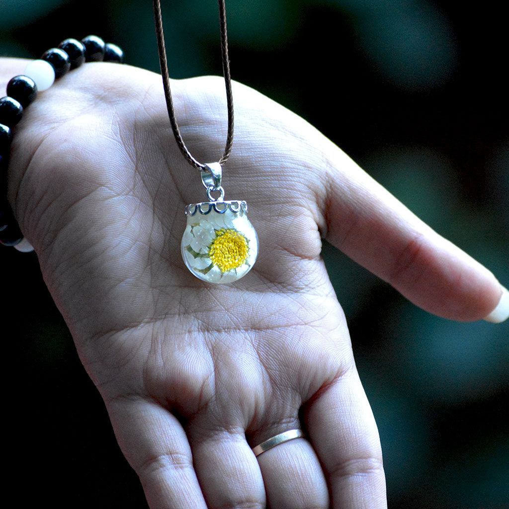Hushed Whites Real Dried Flower Necklace - myBageecha