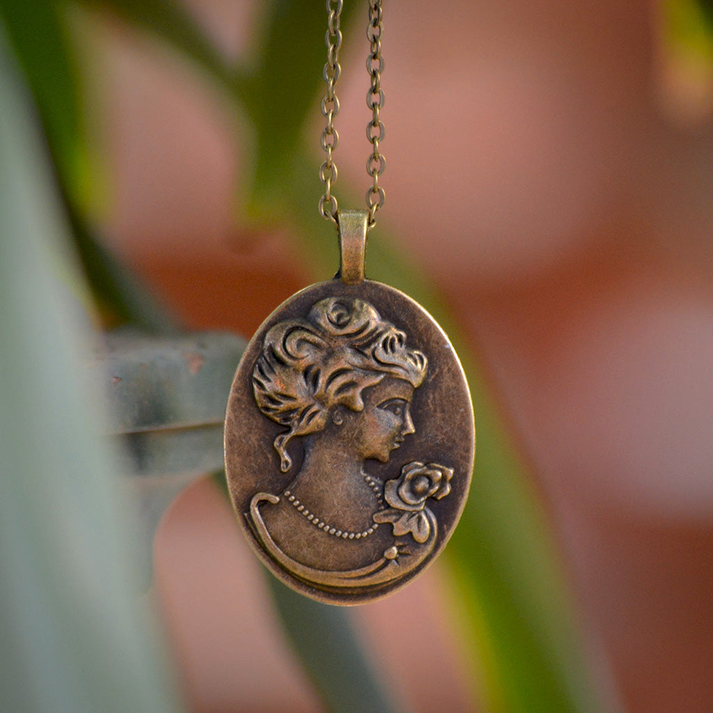 Radiant Diurnal Real Dried Flower Necklace - myBageecha