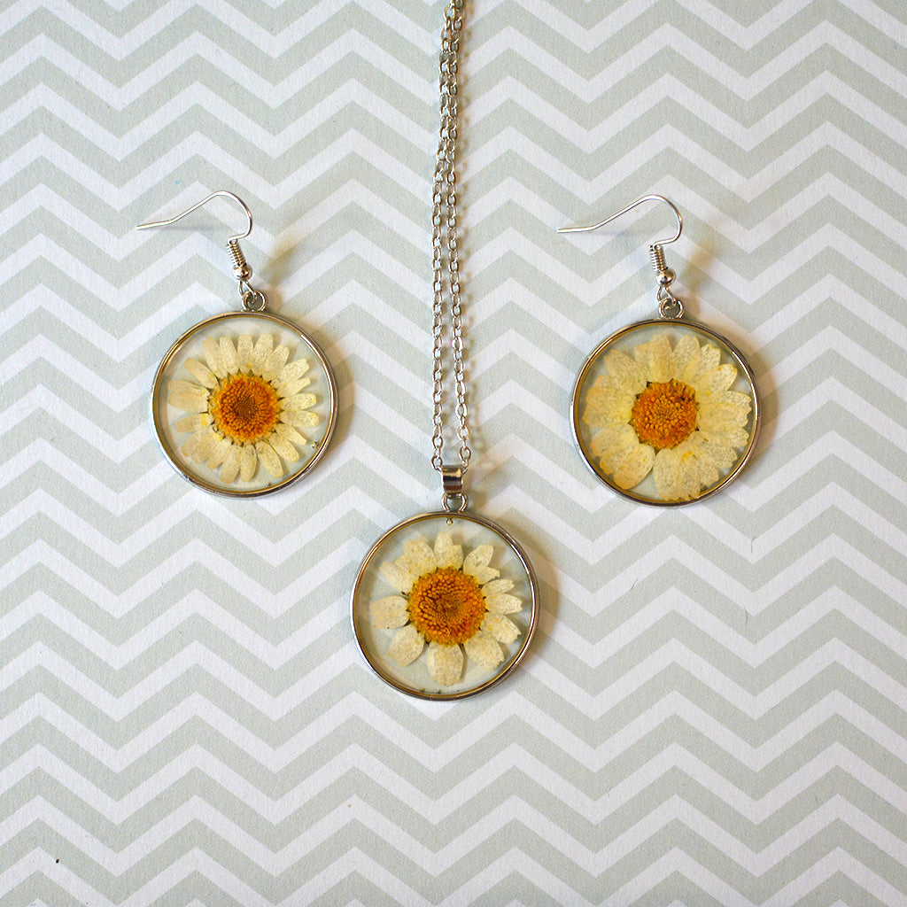 Retro Classic Necklace Real Dried Flower Earring Set - myBageecha