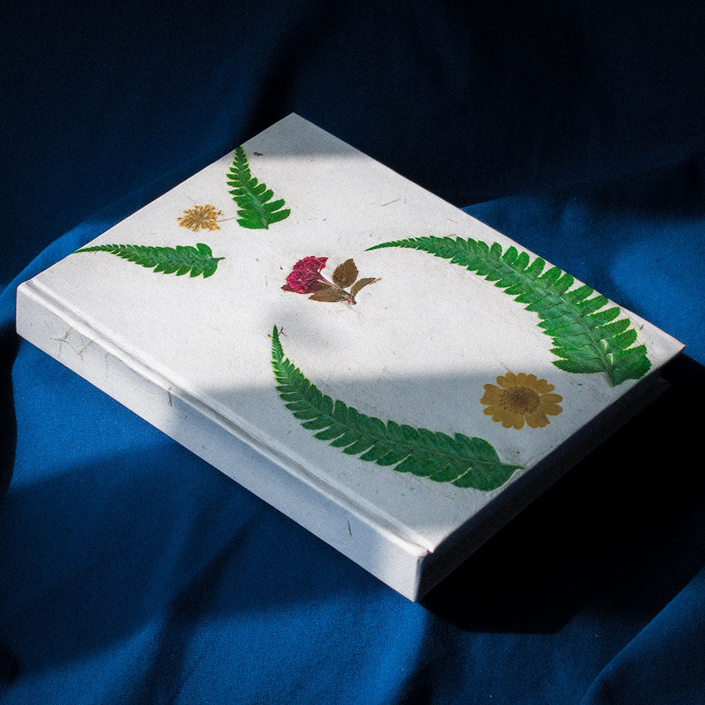 A Rhyming Contour Pressed Flower Diary - myBageecha