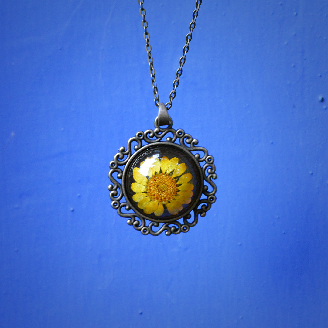 Runic Souvenir Real Dried Flower Necklace - myBageecha