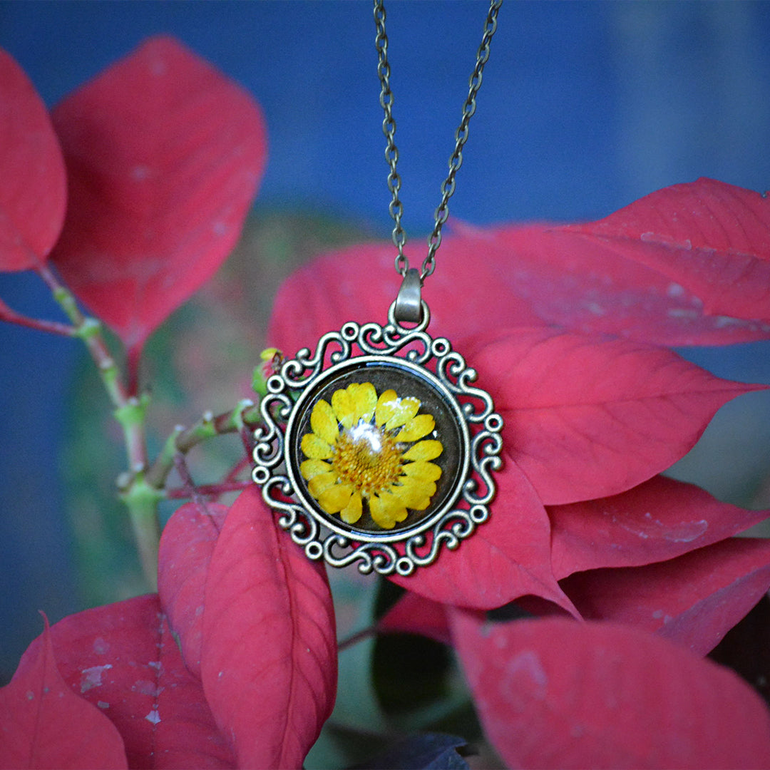 Runic Souvenir Real Dried Flower Necklace - myBageecha