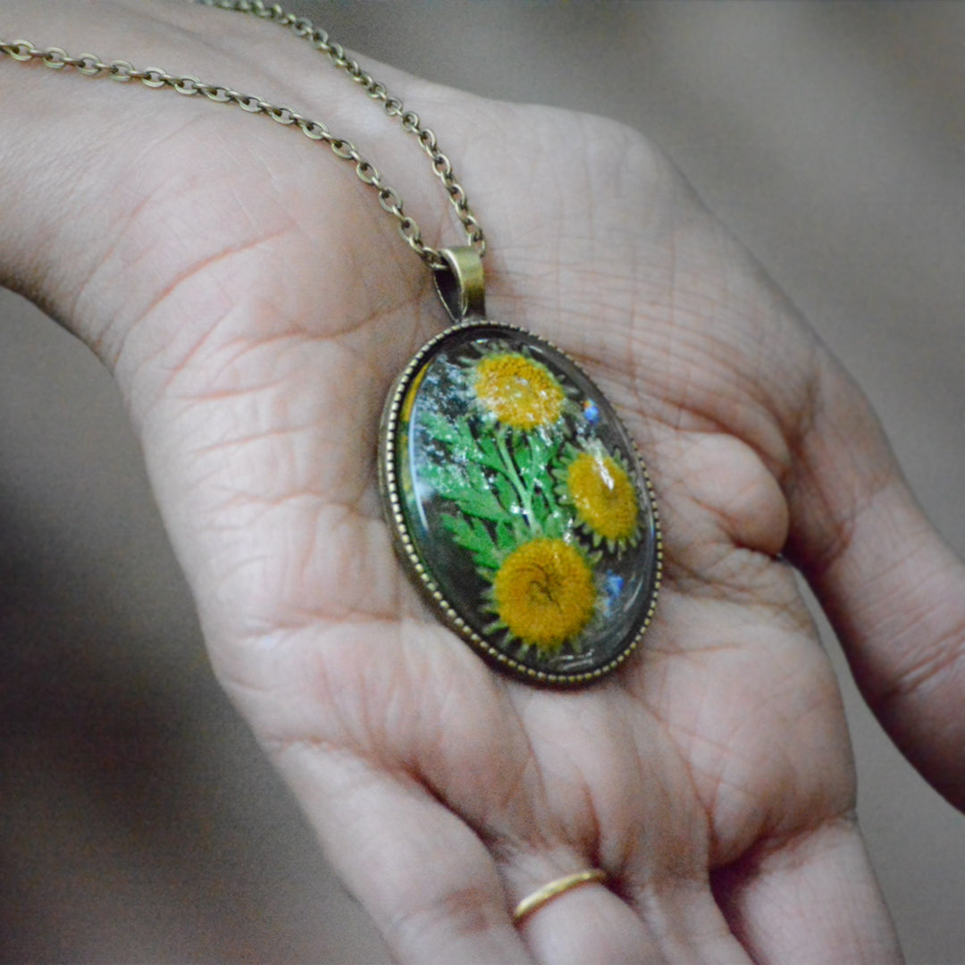 Vincent Star Real Dried Flower Necklace - myBageecha