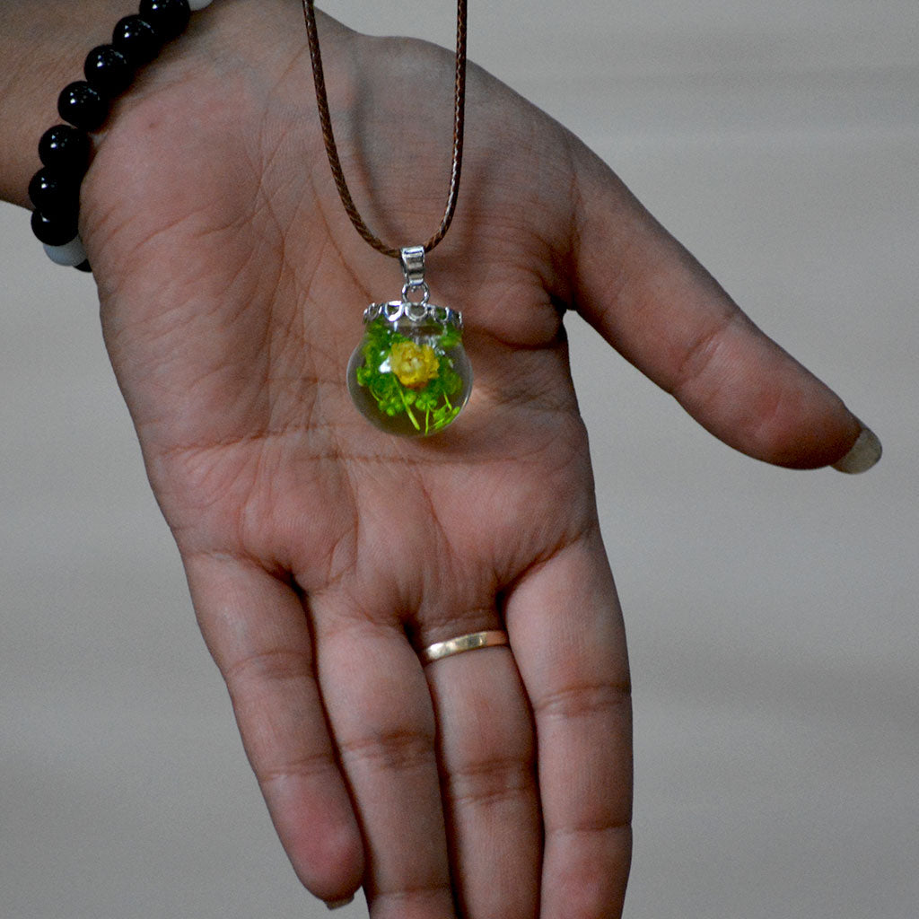 A Vivid Pansy Real Dried Flower Necklace - myBageecha