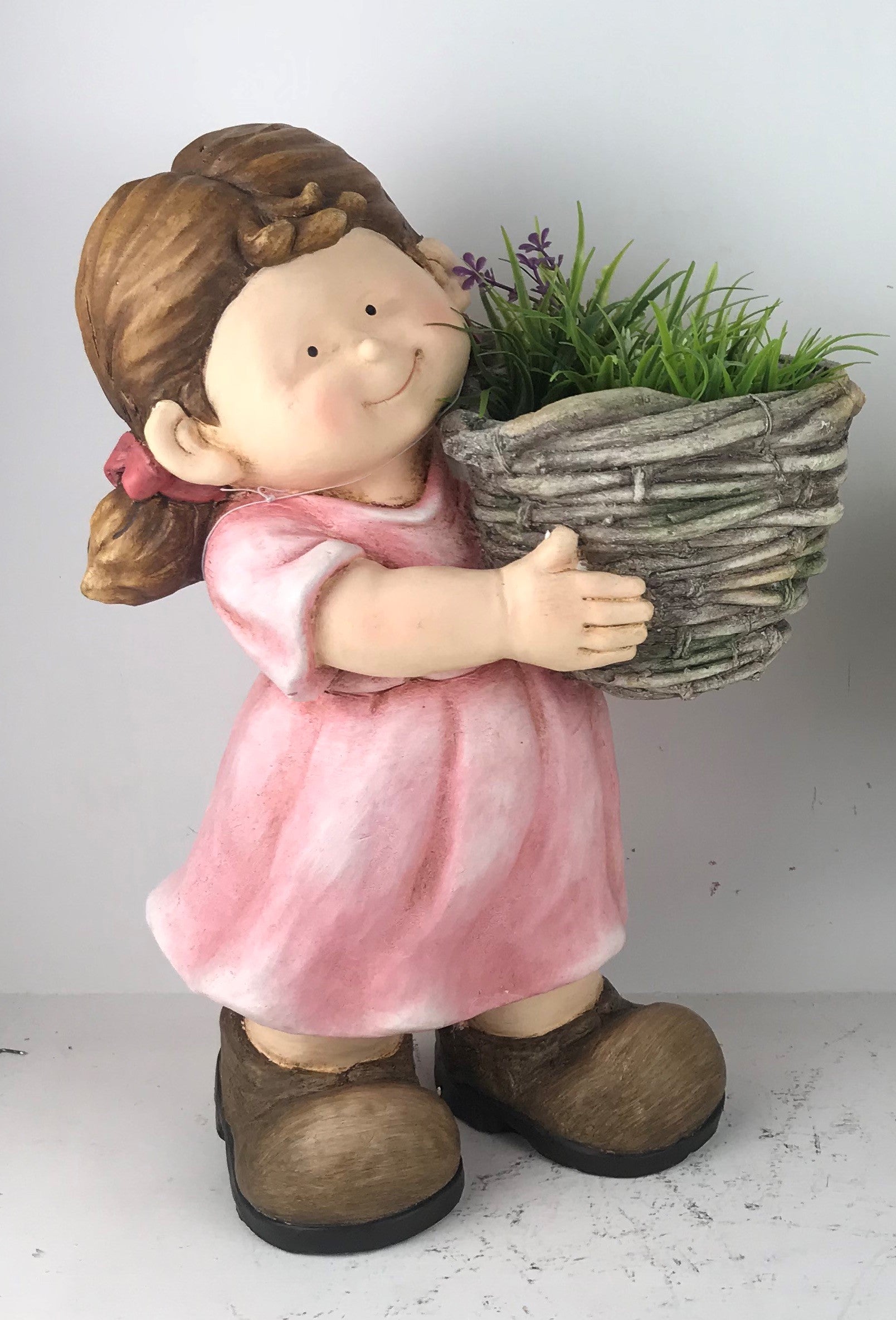 Girl standing with Pot?ßplanter - myBageecha