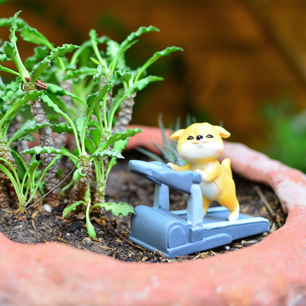 Cute pet décor for tray gardens