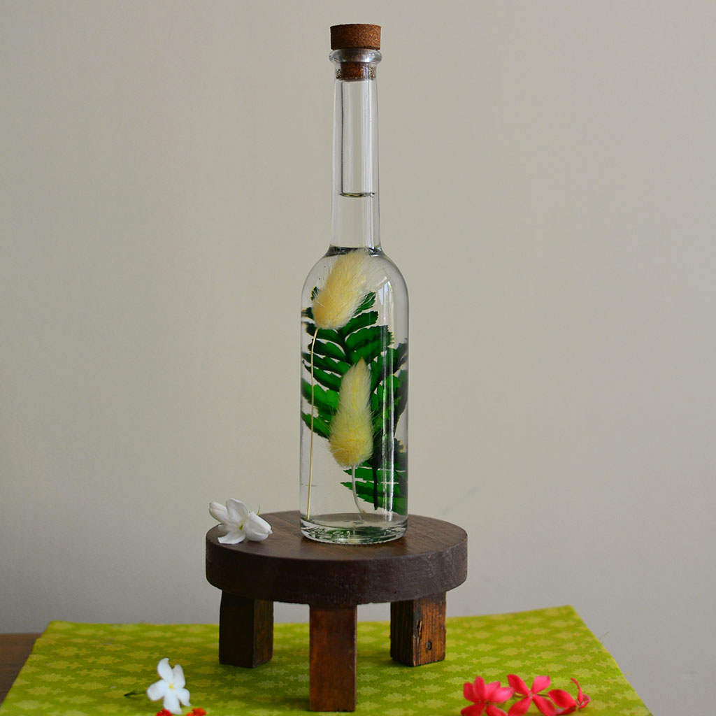 Fluffy Scrubs Preserved Flower Tabletop on circular stand – airy preserved décor piece.
